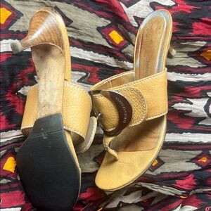 Dolce & Gabbana Tan Leather Mules preowned USED size 38 leather silver hardware